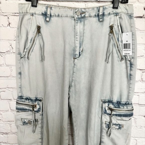 BLANK NYC Franklin Rib Cage Light Blue Jeans with Oversized Cargo Pockets--28 - Picture 4 of 15
